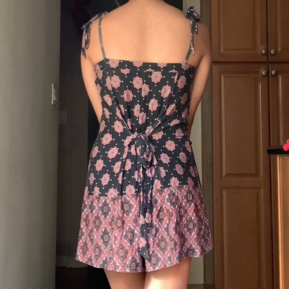 Some Days Lovin Tie Patterned Romper - Picture 5 of 9